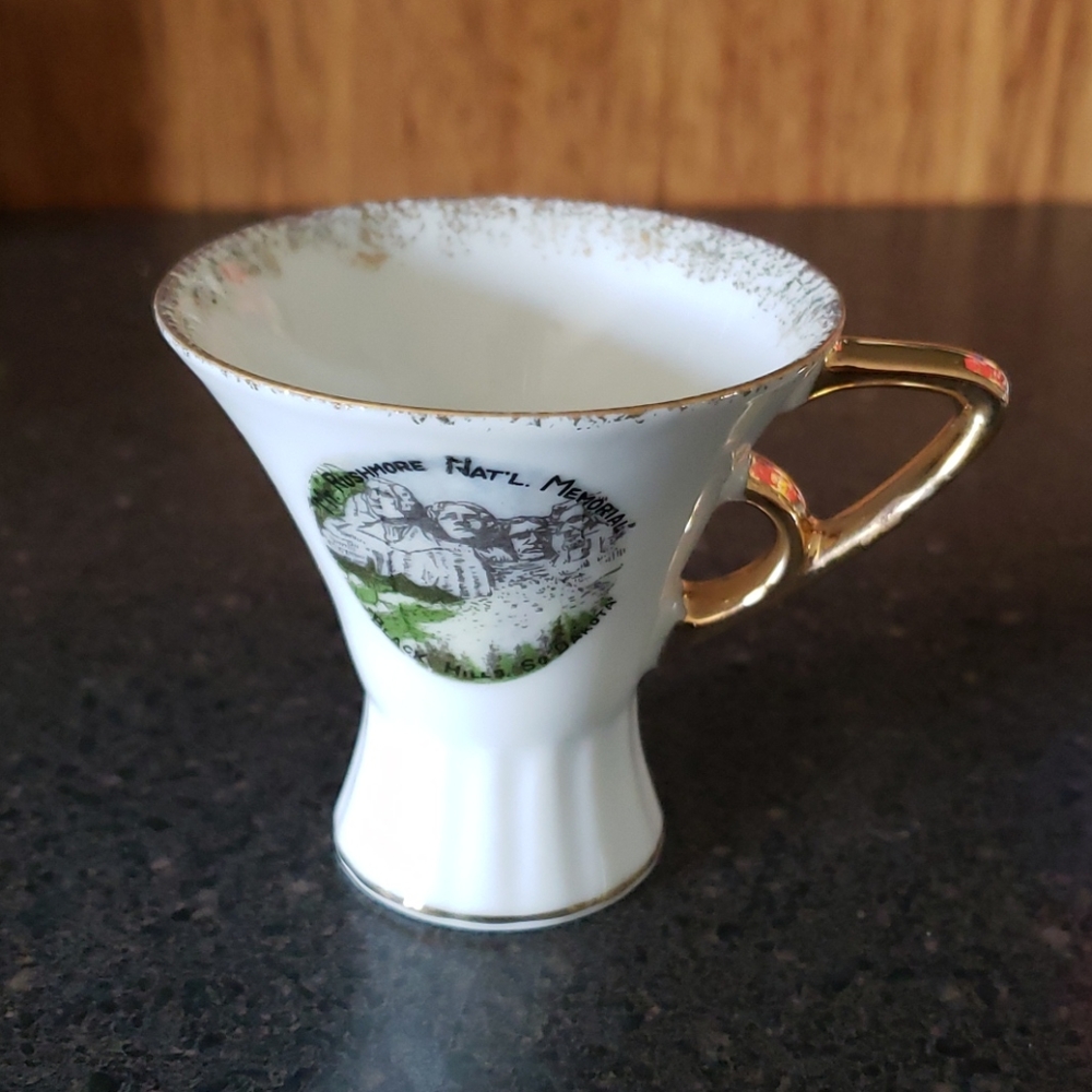Vintage Mt Rushmore souvenir cup